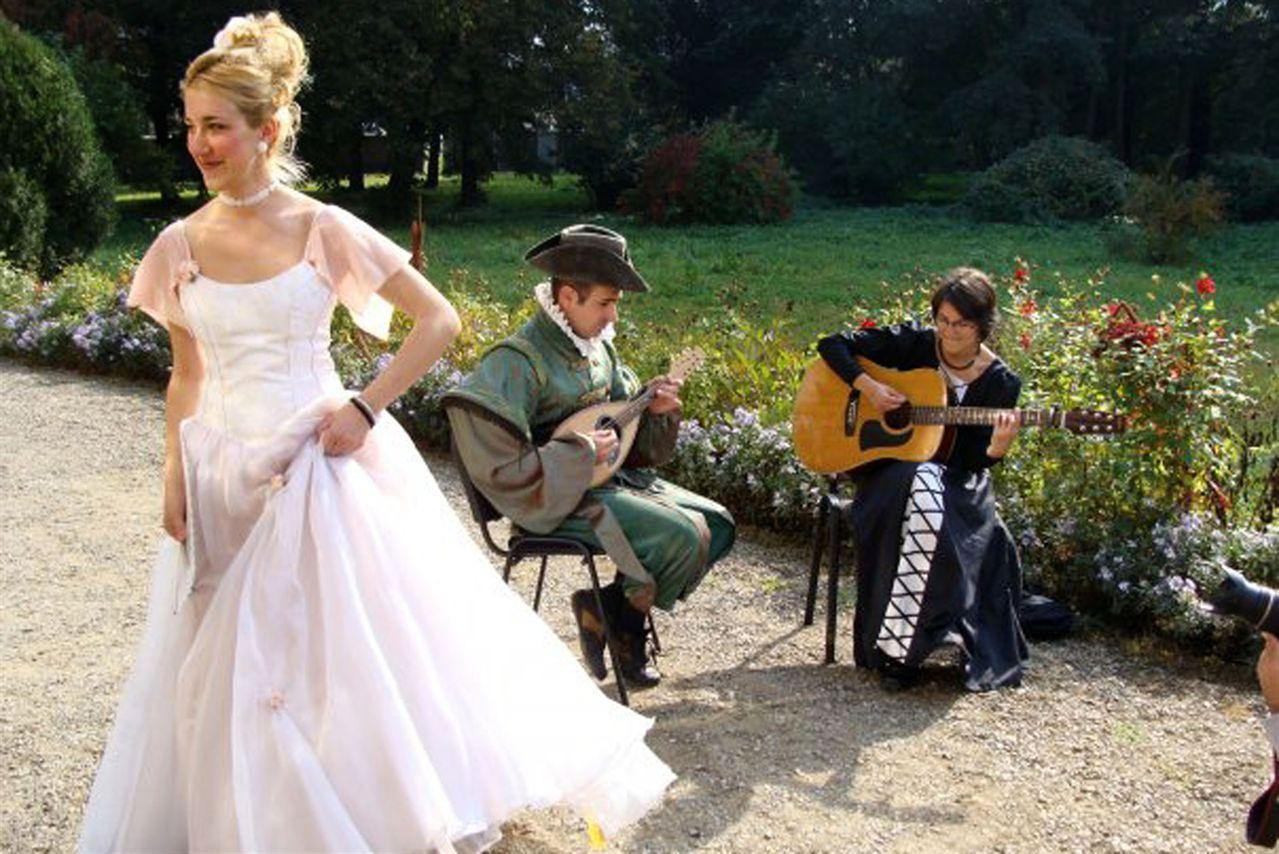 A day among period characters: the Baroque Autumn Festival begins