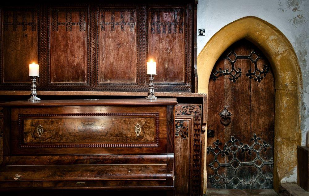 The story of the fortified church in Băgaciu, built with stone from the Cibin Mountains.