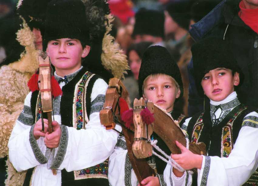 The Calusarii of Poplaca, the young people who carry on the oldest Romanian dance.