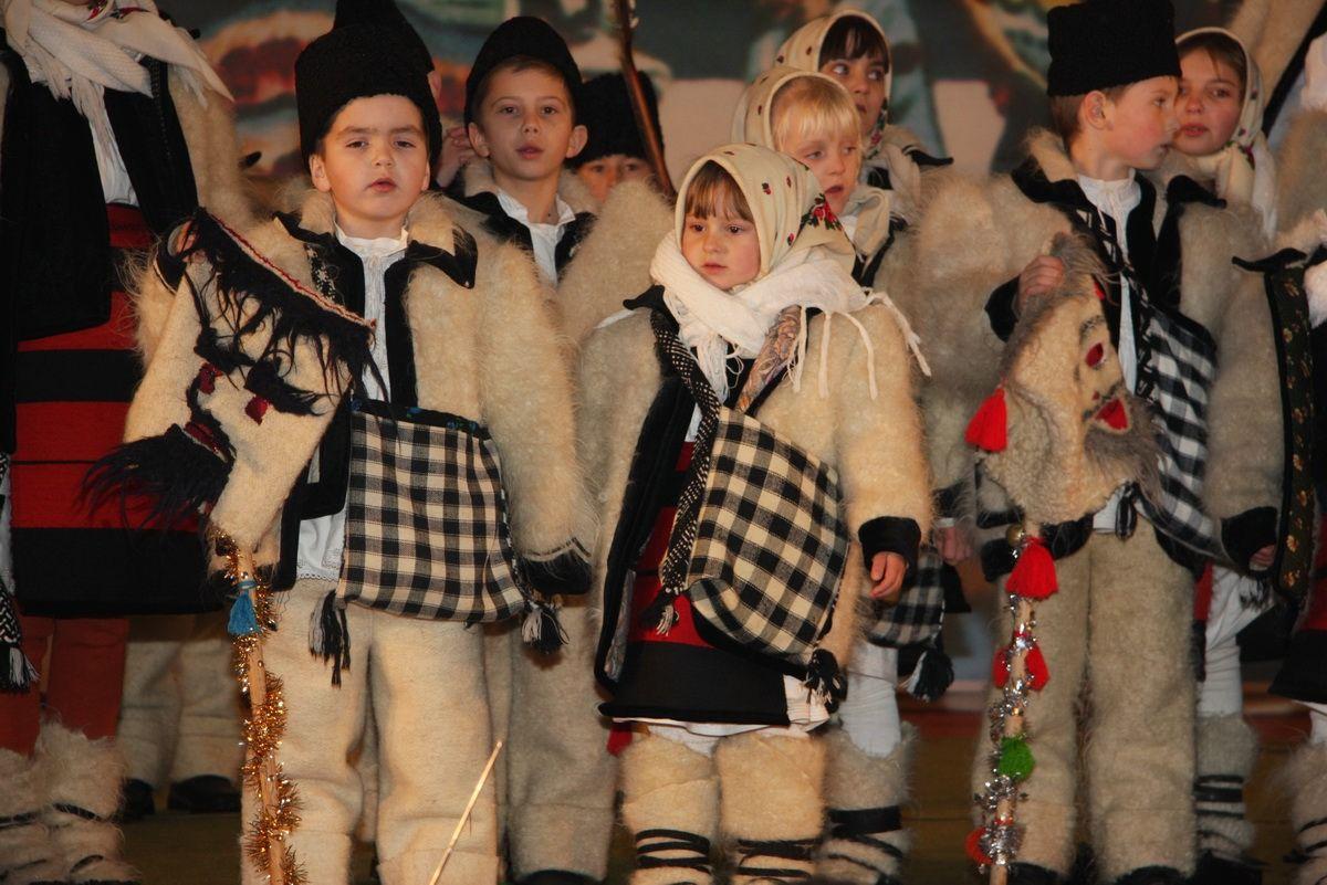 Christmas Traditions in Transylvania: from fasting to caroling in the villages