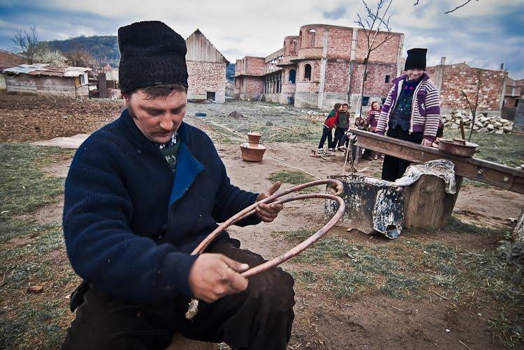 The Caldarari Roma of Brateiu: art that overcomes prejudices